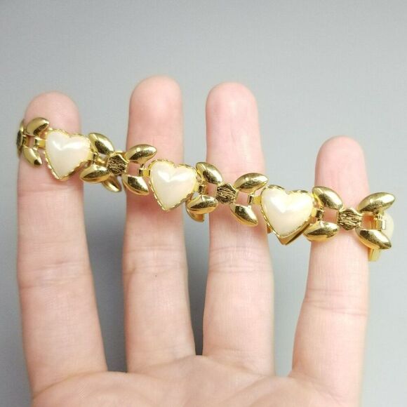 Vintage Puffy Faux Pearl Hearts and Gold Tone Panel Chain Bracelet, Retro - Picture 1 of 6